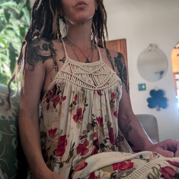 Volcom Shift Dress Sleeveless Crochet Ruffle Pleated Floral Ivory Red Size S - Picture 4 of 8